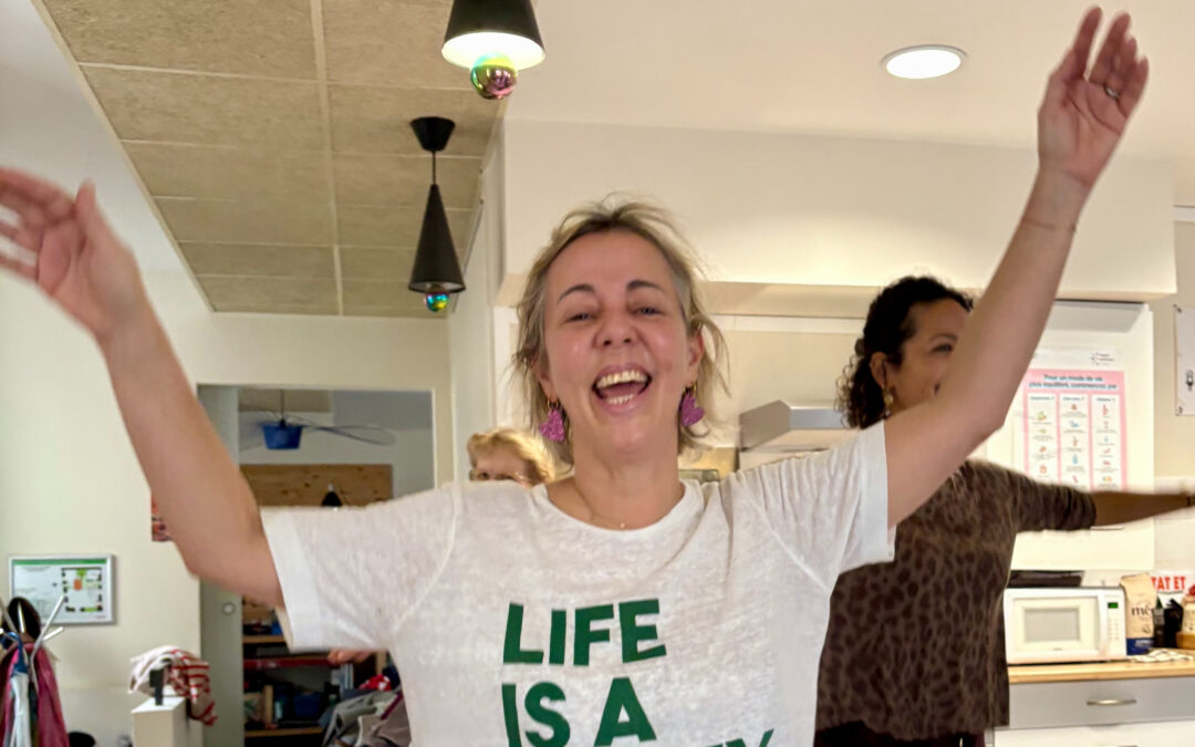 Yoga du rire : relâcher le corps et apaiser les émotions par le rire