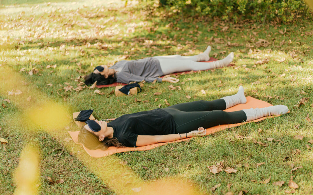 Yoga nidra et scan corporel : quand le corps des hypersensibles apprend à se poser